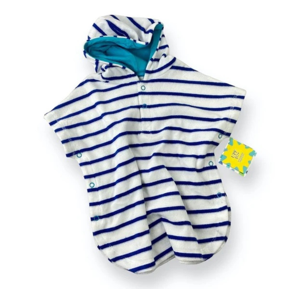 EUC LITTLE ME Hooded Towel Terry Cloth 18 months (can be up to
2T)